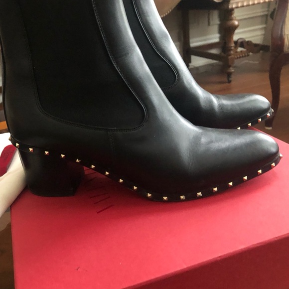 Rockstud Leather Chelsea boots - Picture 8 of 9